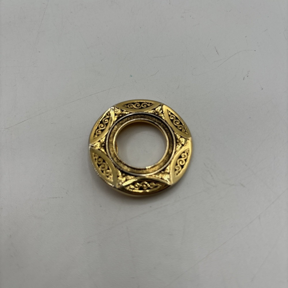 Art Deco-Style Vintage Circle Brooch Engraved Gold-Tone Openwork Pin 1.4" Lieba